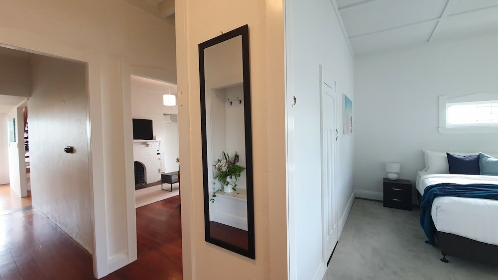 Фото Bright and Modern Oasis in Kingsland