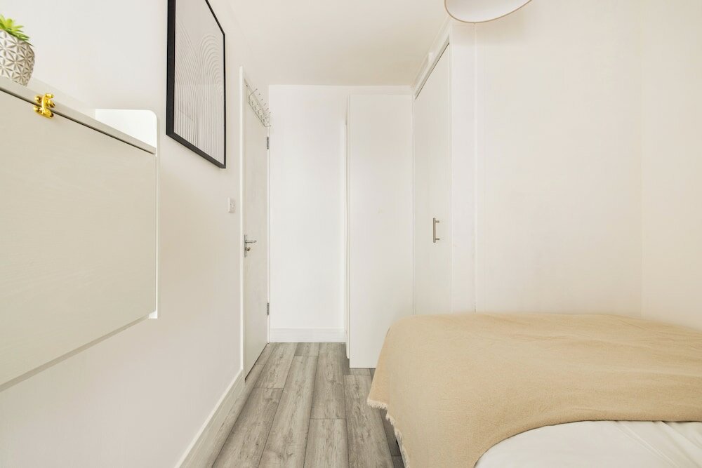 Фото The New Cross Collection