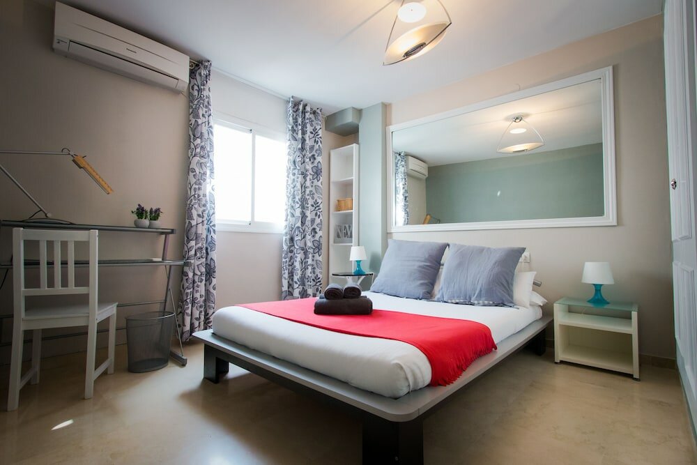 Фото Holidays2Malaga Train Station Area Apartments