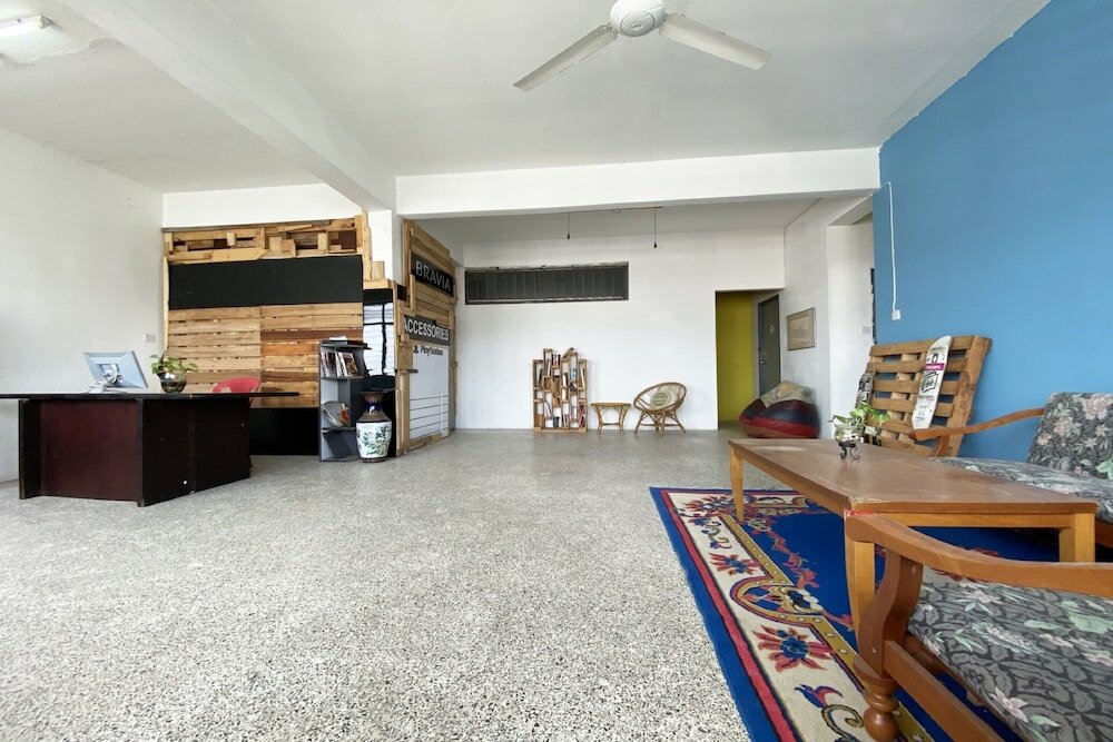 Фото Oyo Home 90295 Beacon Homestay Kuching