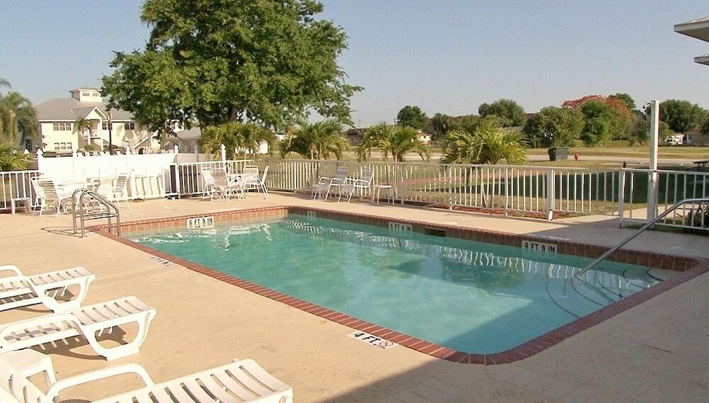 Фото Roland and Mary Ann Martin Resort