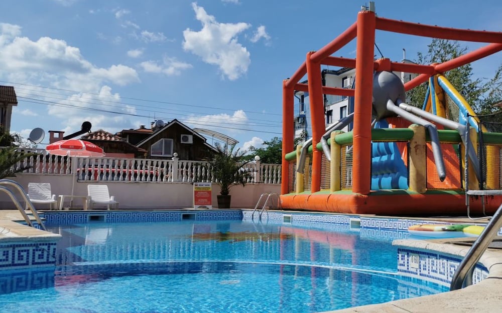 Фото отеля 2