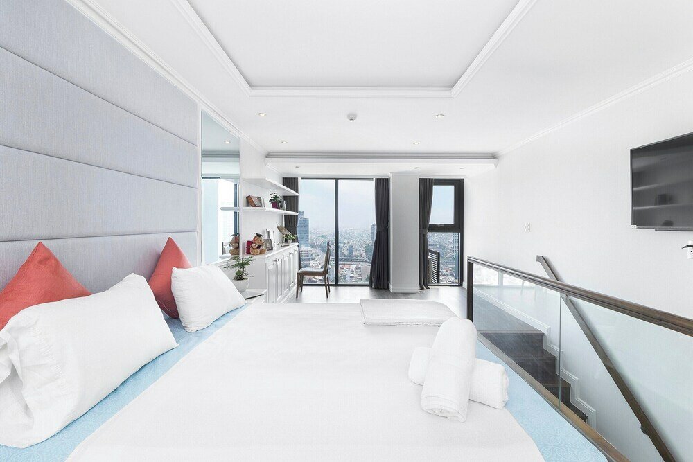 Фото City by night Ben Thanh Apartments