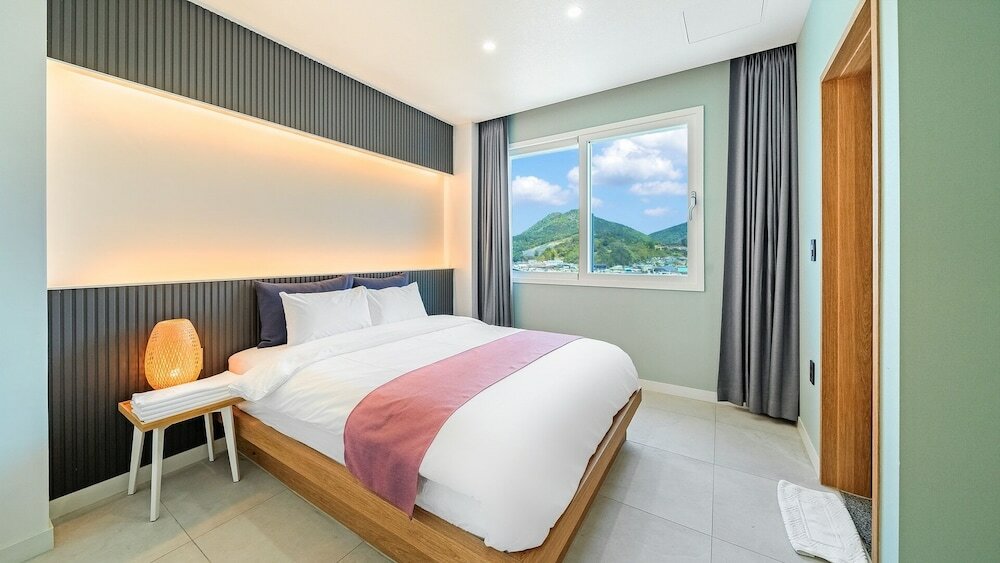 Фото Yeosu Riaeddo Poolvilla Pension