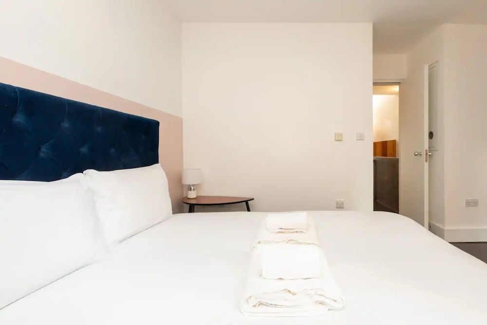 Фото Bright and Stylish 2 Bedroom House in Shoreditch