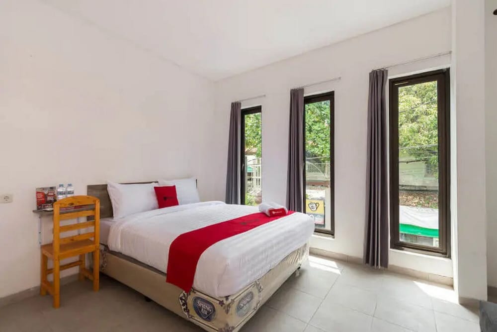 Фото RedDoorz near Kaza Mall Surabaya