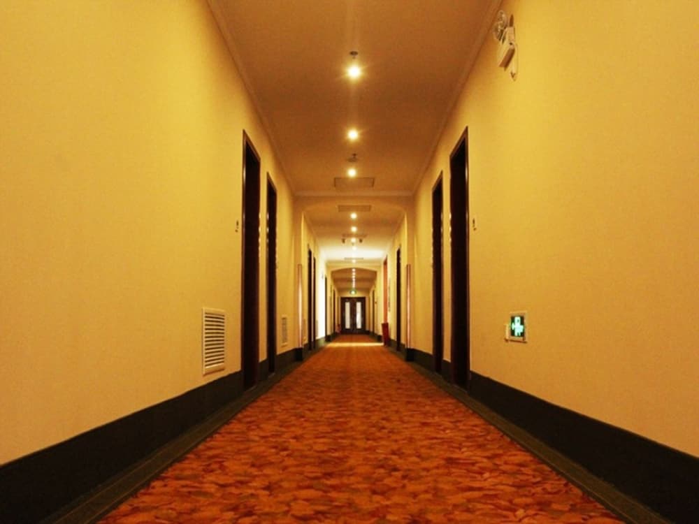 Фото GreenTree Inn ZhangJiaKou XiaHuaYuan District XinChen Road Express Hotel
