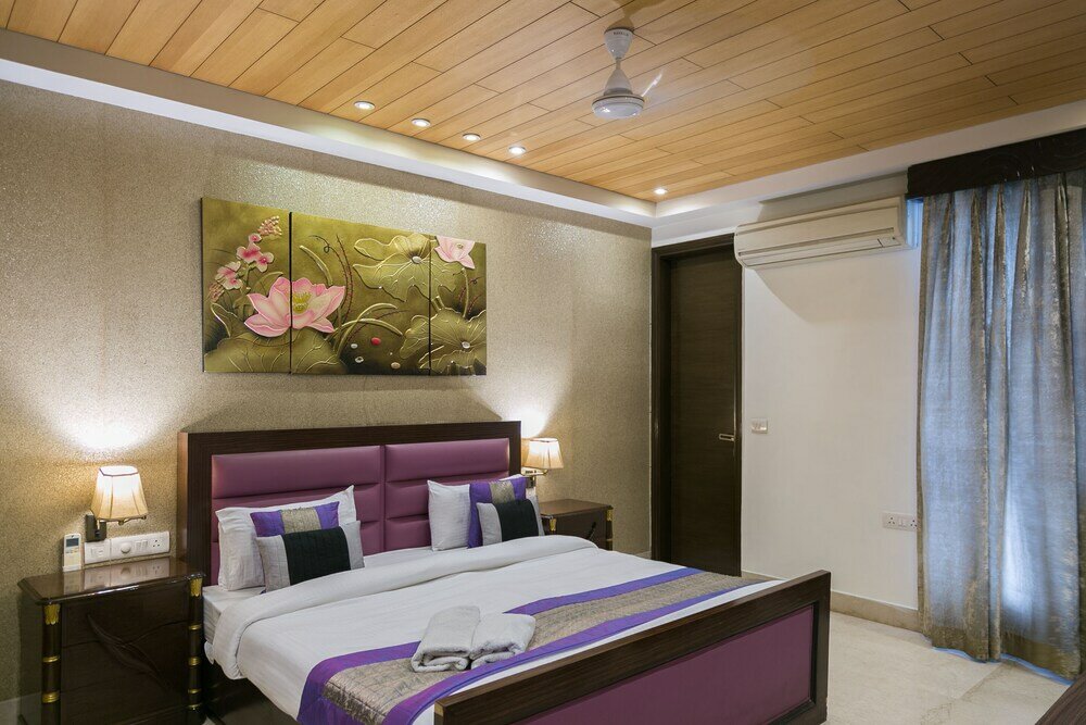 Фото Under My Roof Green Park