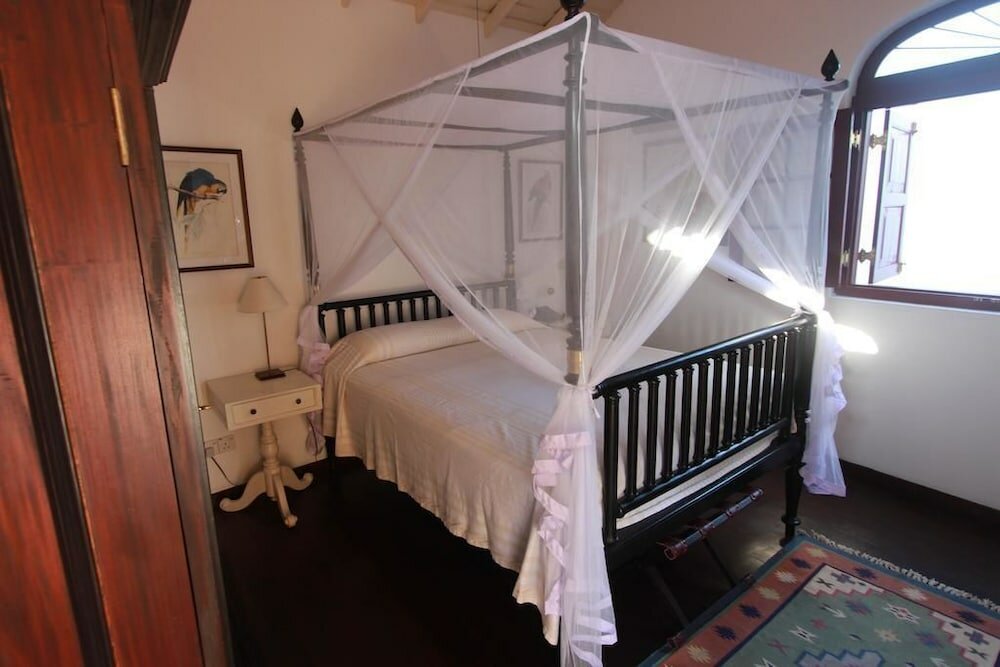 Фото Royal Bar & Hotel