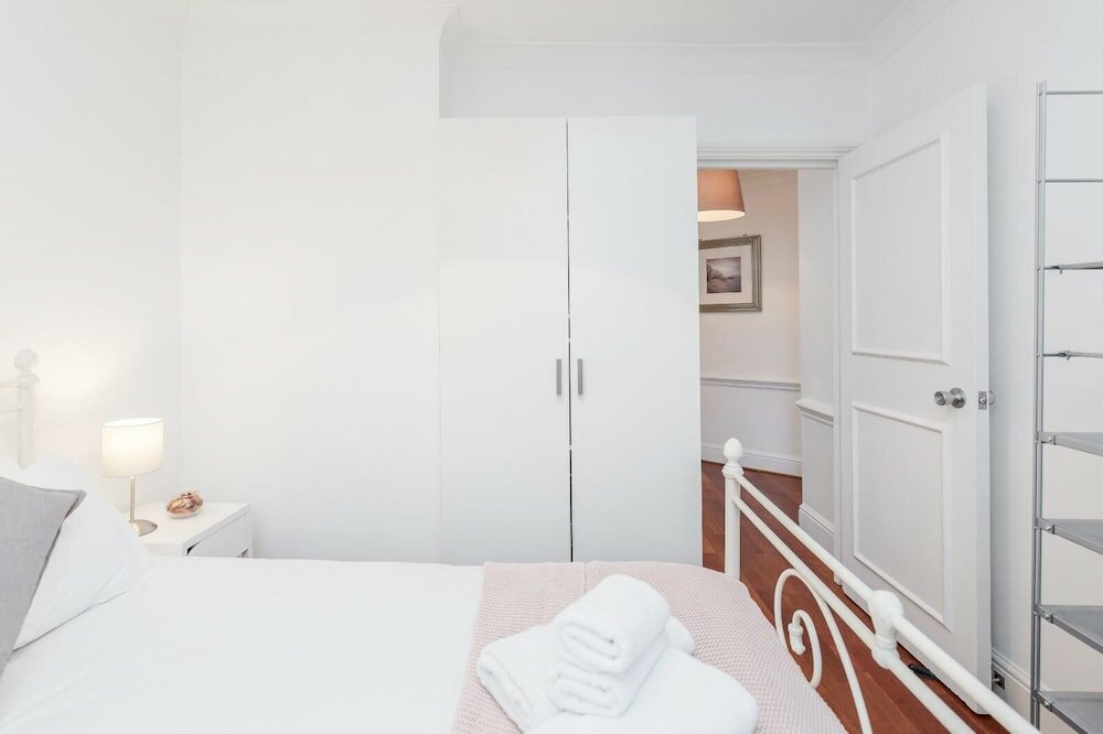 Фото Bright stylish Nott Hill apart sleeps 6