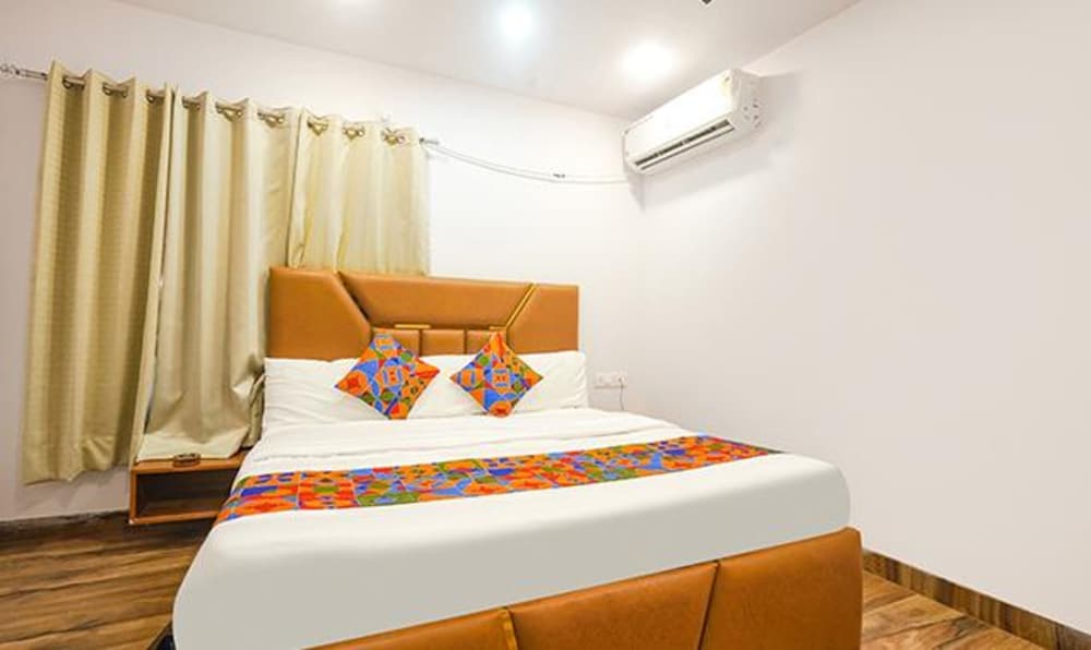 Фото Fabhotel Midnight Inn