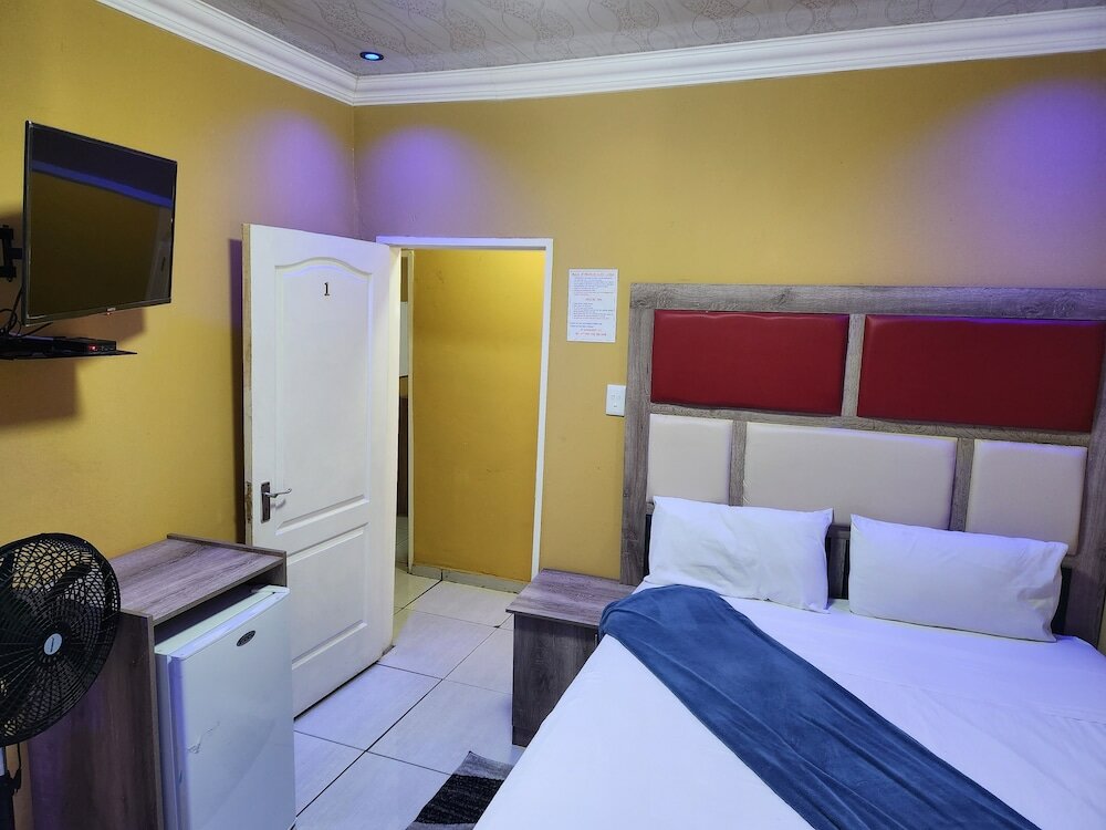 Фото Francos guest lodge accommodation