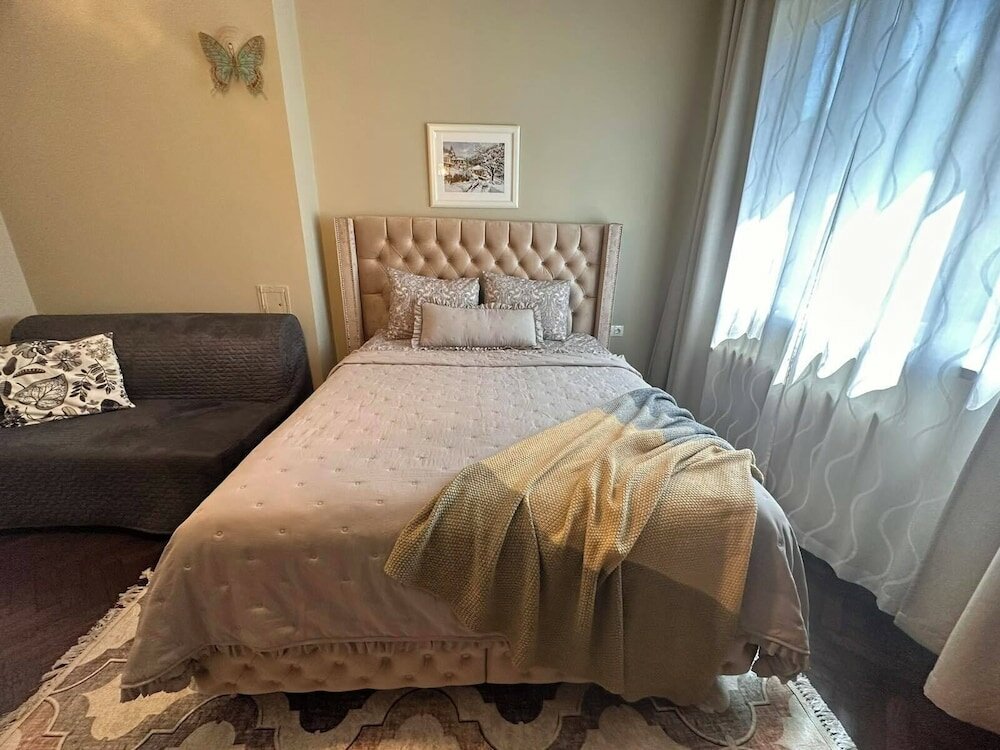 Фото 3 Bdr Top Center Artistic Apartment - 115 m2