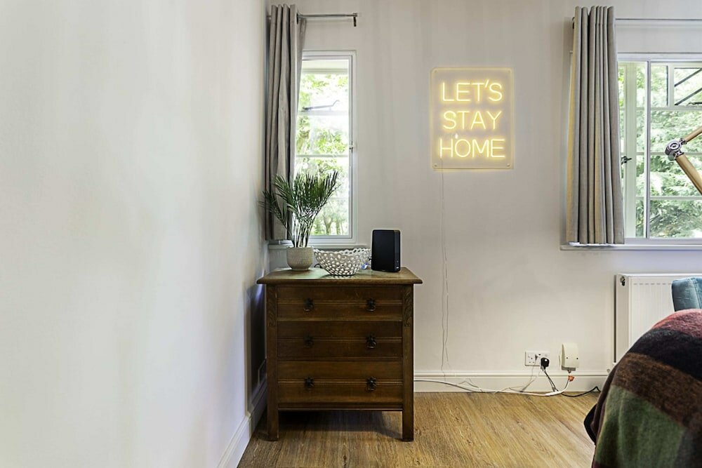 Фото Highgate Haven: A Beautiful Apartment