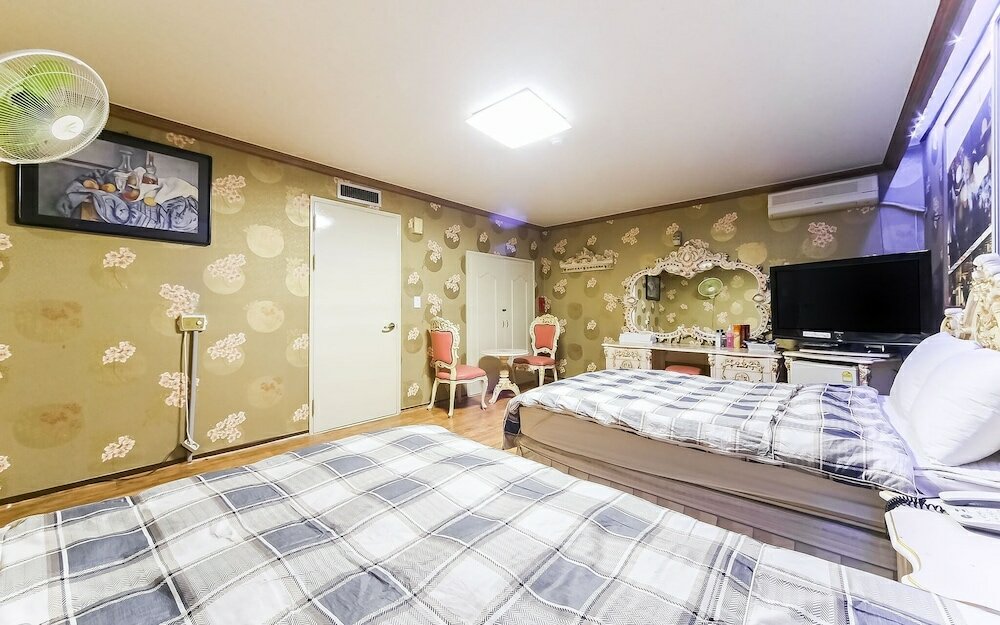 Фото Busan Janglim Blue Moon Hotel