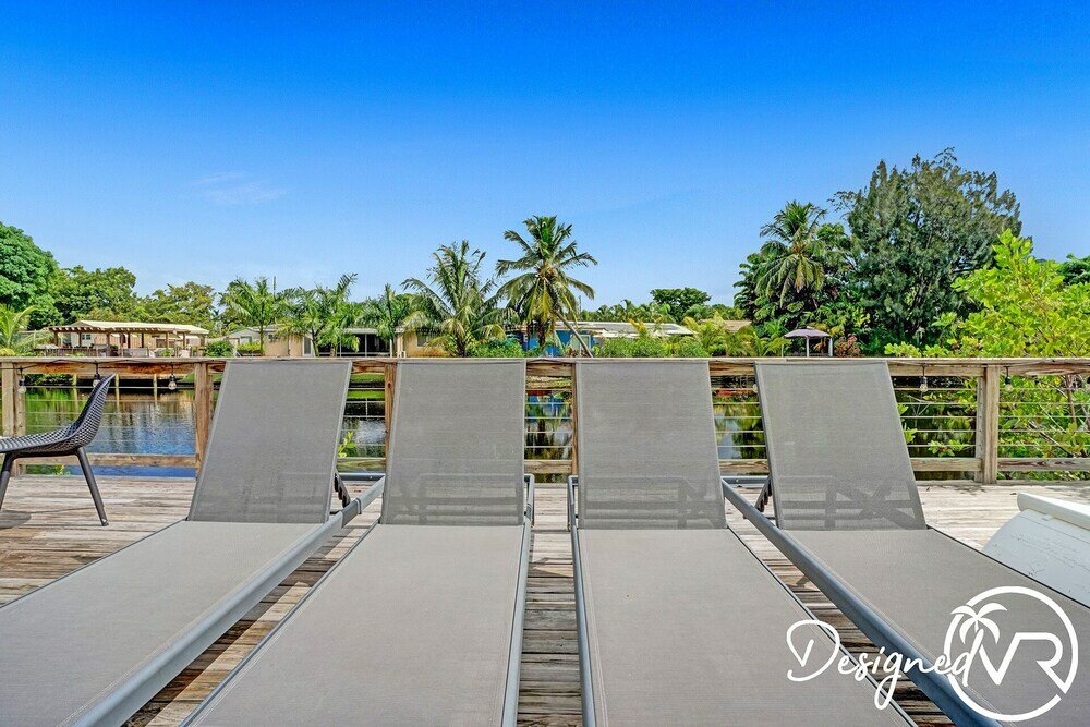 Фото Stunning Waterfront 3br with Heated Pool