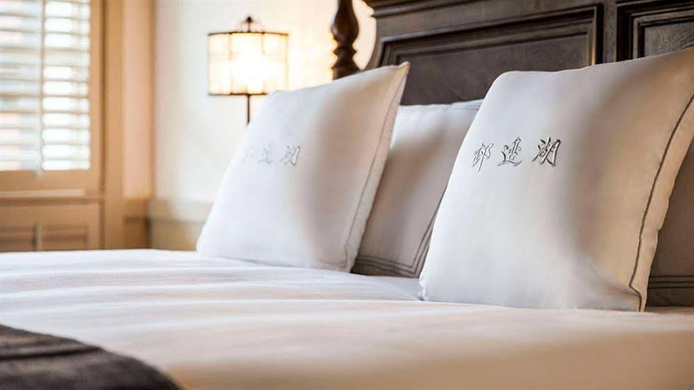 Фото Relais & Chateaux Chaptel Hangzhou Hotel