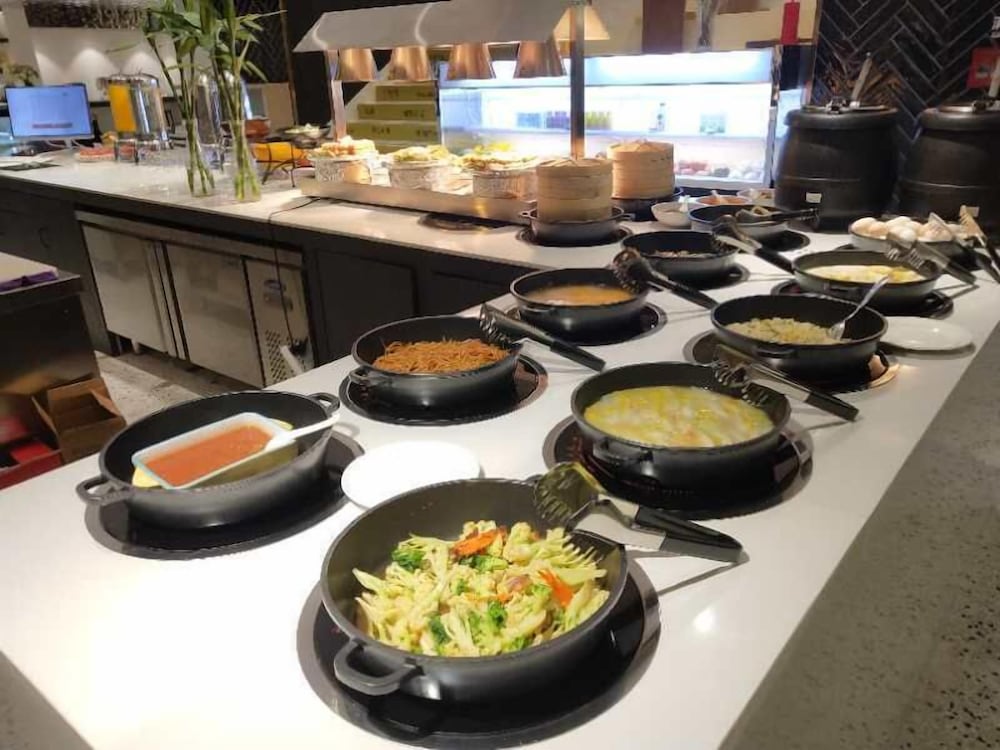 Фото Rezen Sunbow Hotel