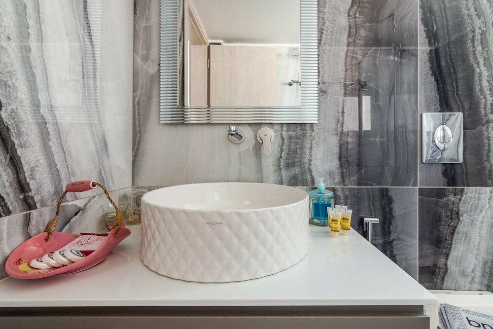 Фото Adorable 2 Bedrooms Apartment in Athens