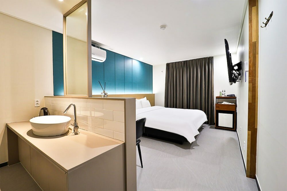 Фото Calm Rest Hotel