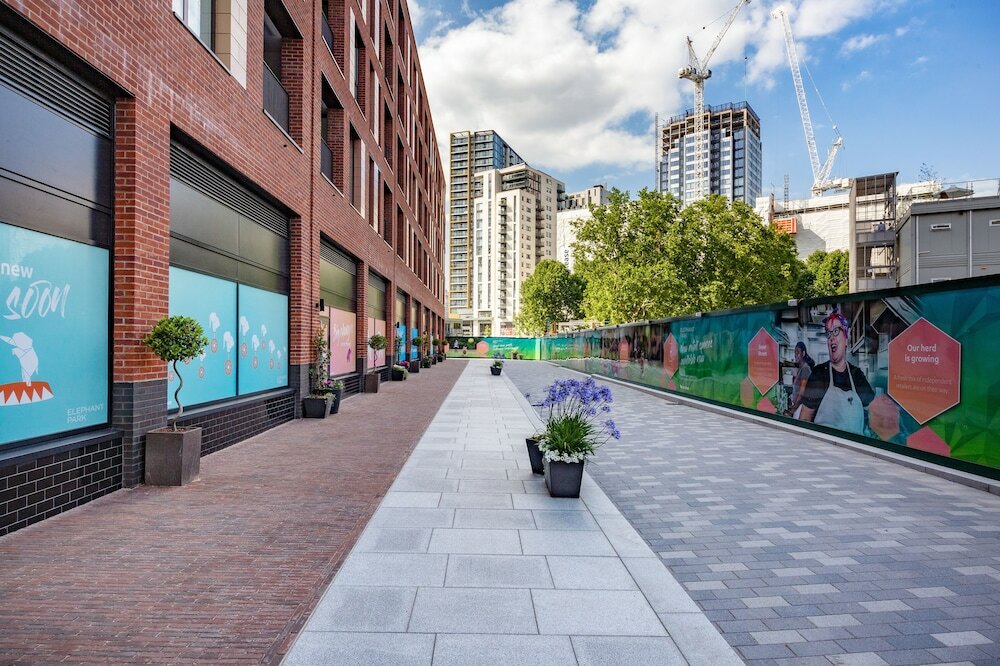 Фото Two Bedroom Serviced Apartment with Balcony in Weymouth Building, Deacon Street