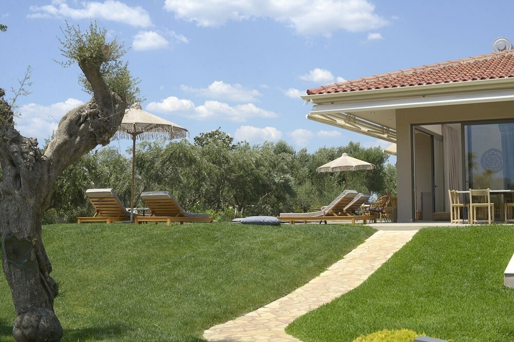 Фото Elaia Grove