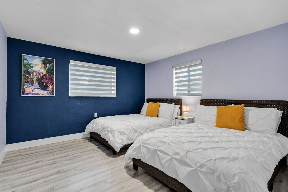 Фото Hollywood Hills House w Backyard-BBQ