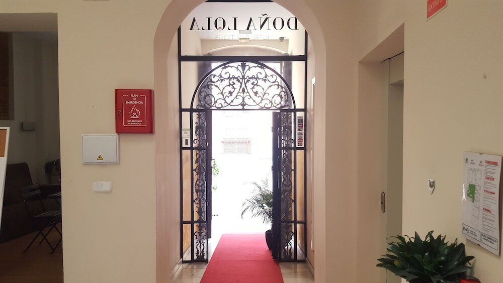 Фото Hotel y Apartamentos Doña Lola