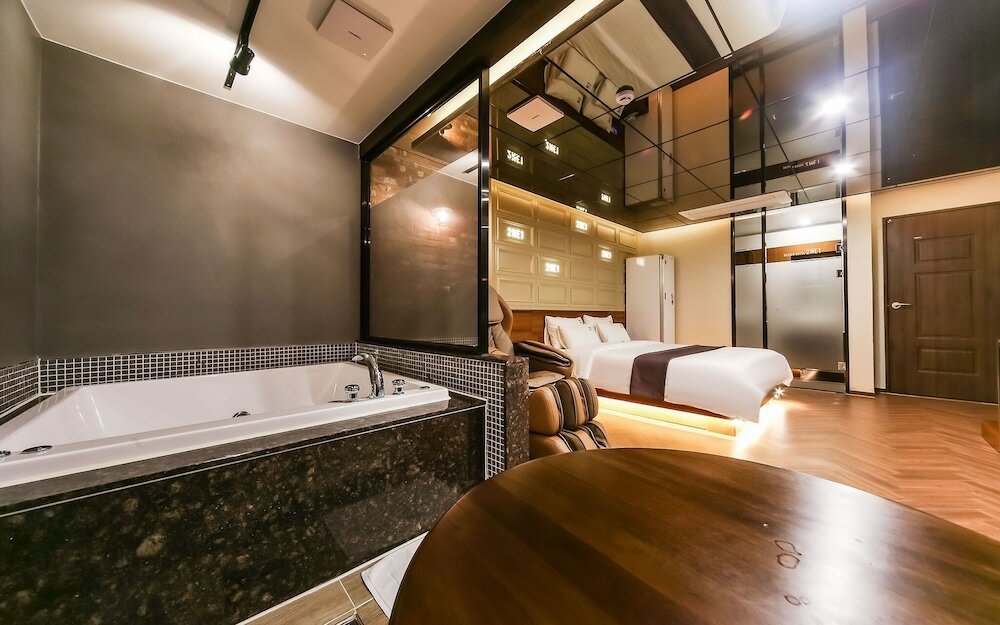 Фото Design Hotel 2ne1 Jukdo Market Pohang