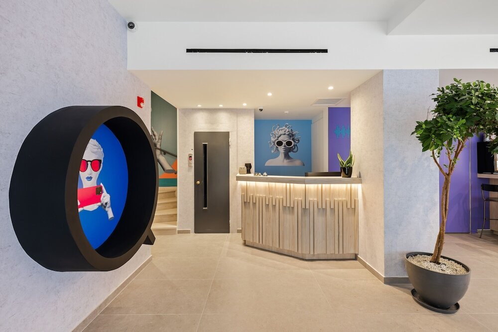 Фото The Q Hotel