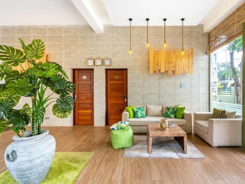 Фото J Leaf Hotel