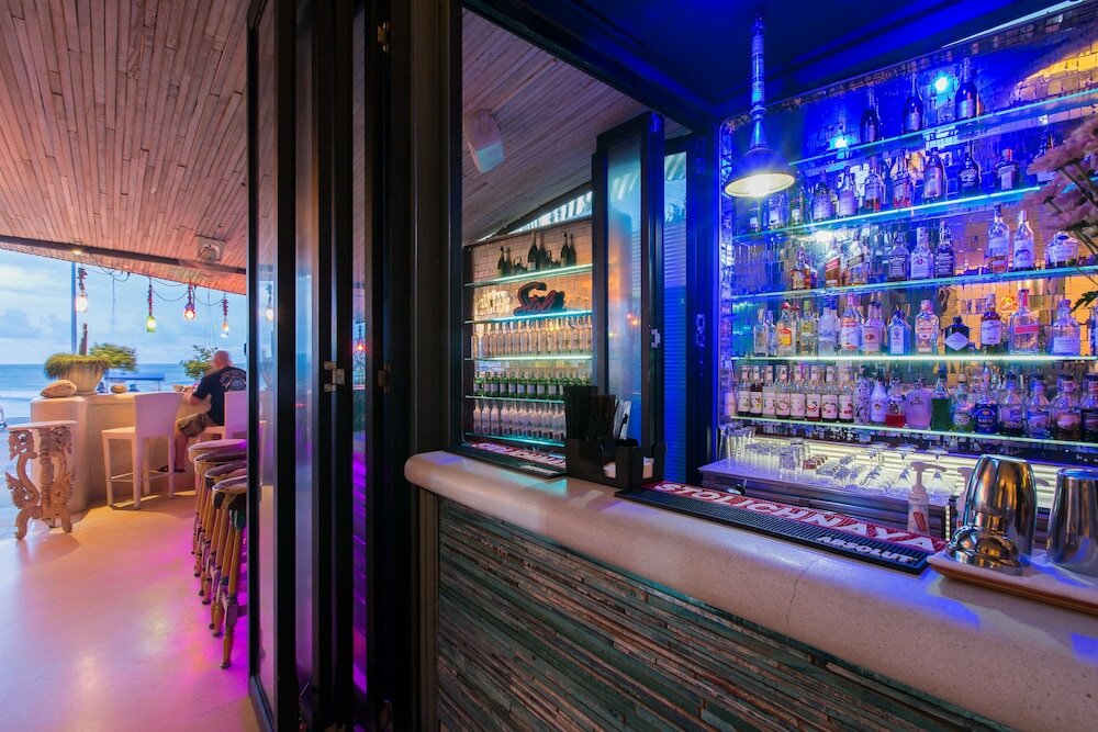 Фото Barefoot Hotel Kalim Beach Front