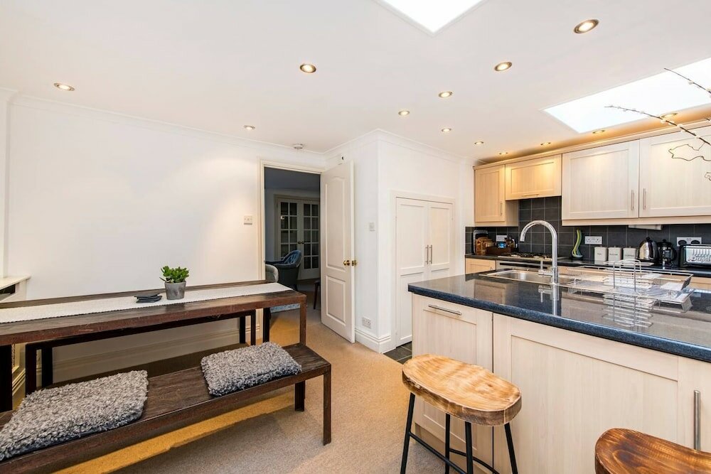 Фото Beautiful 2-bed Flat, Notting Hill
