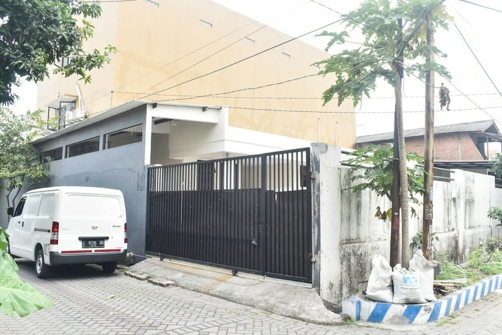 Фото RedDoorz Syariah near Exit Tol Waru