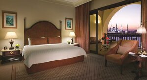 Shangri-La Hotel Apartments Qaryat Al Beri (Al Khor Street, 70), hotel