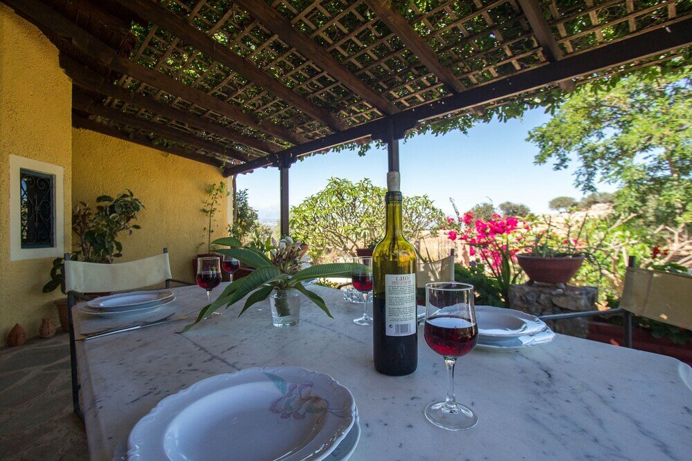 Фото Gorgeous Stone Cottage by the sea