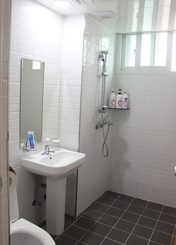 Фото Yeosu Hi and J Guest House