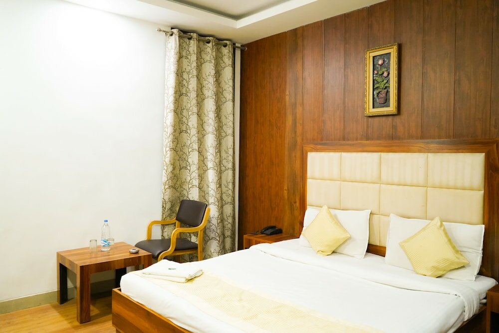 Фото Roomshala 025 Hotel Rts