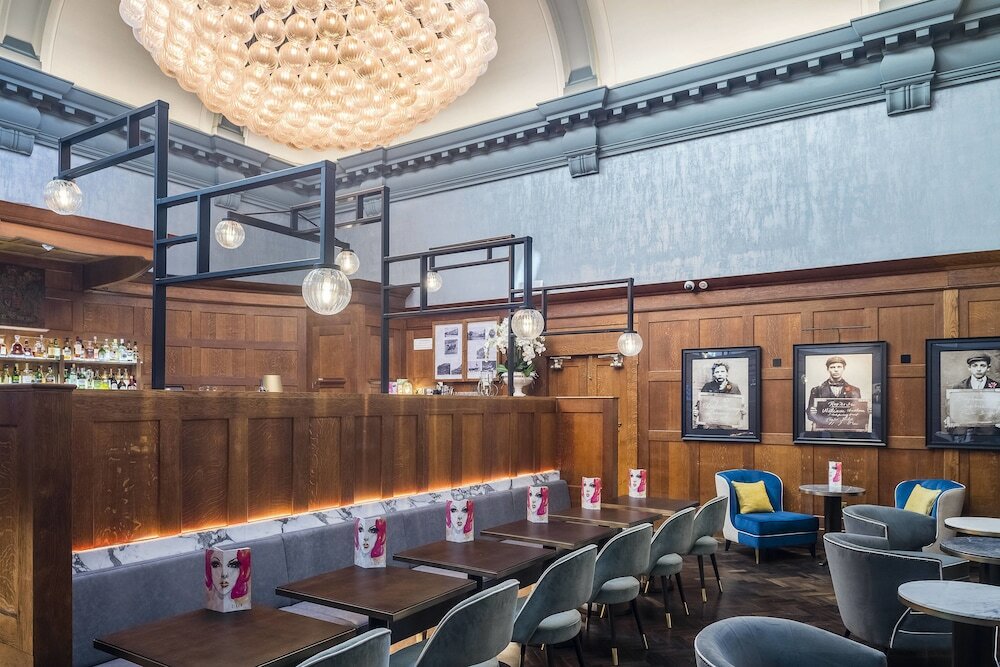 Фото The Dixon Autograph Collection