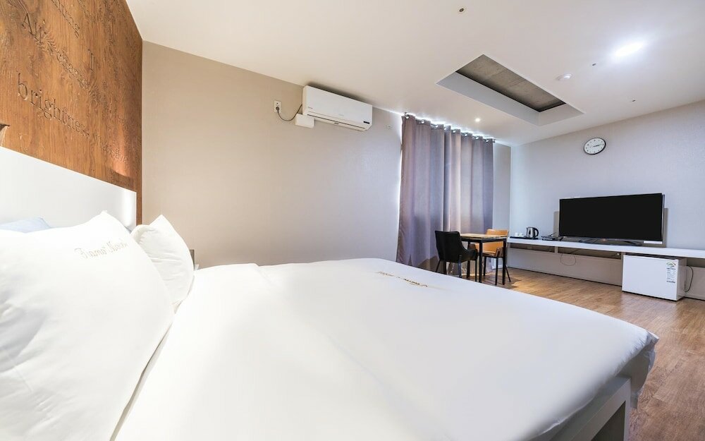 Фото Tiamo Hotel Yeosu