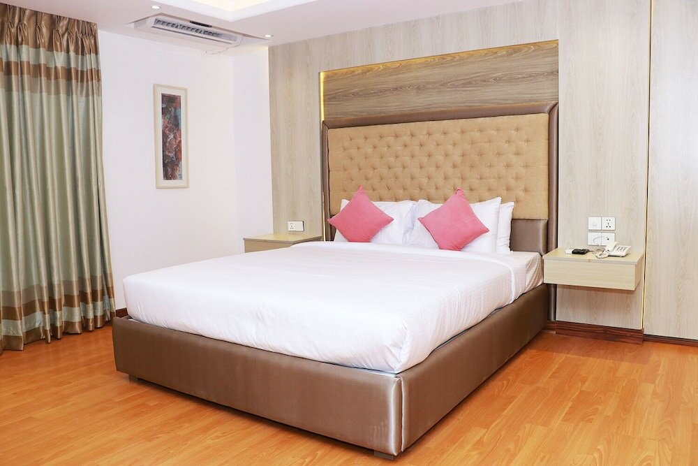 Фото Royal Raj Hotel