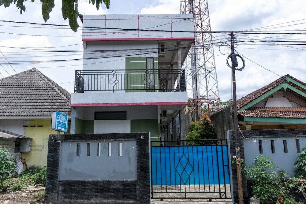 Фото RedDoorz @ Wr Supratman Pacitan