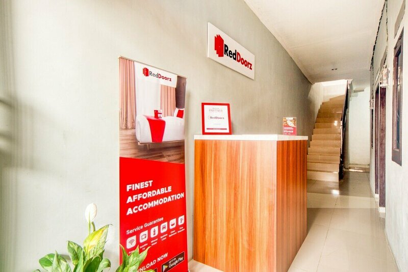 Гостиница RedDoorz near Graha Cijantung Mall в Джакарте