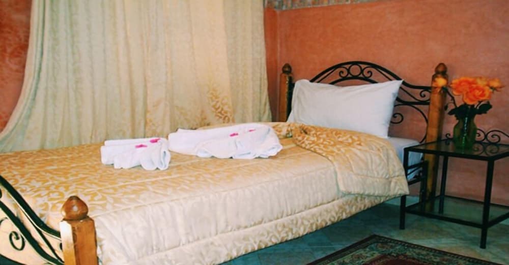 Фото Faouzi Hôtel