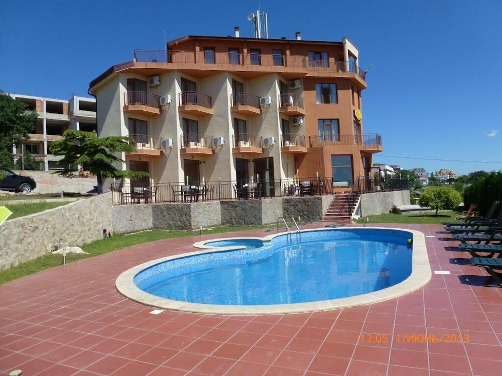 Фото отеля 1