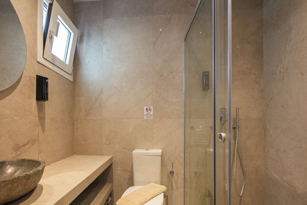 Фото Skipper Beachfront Suites