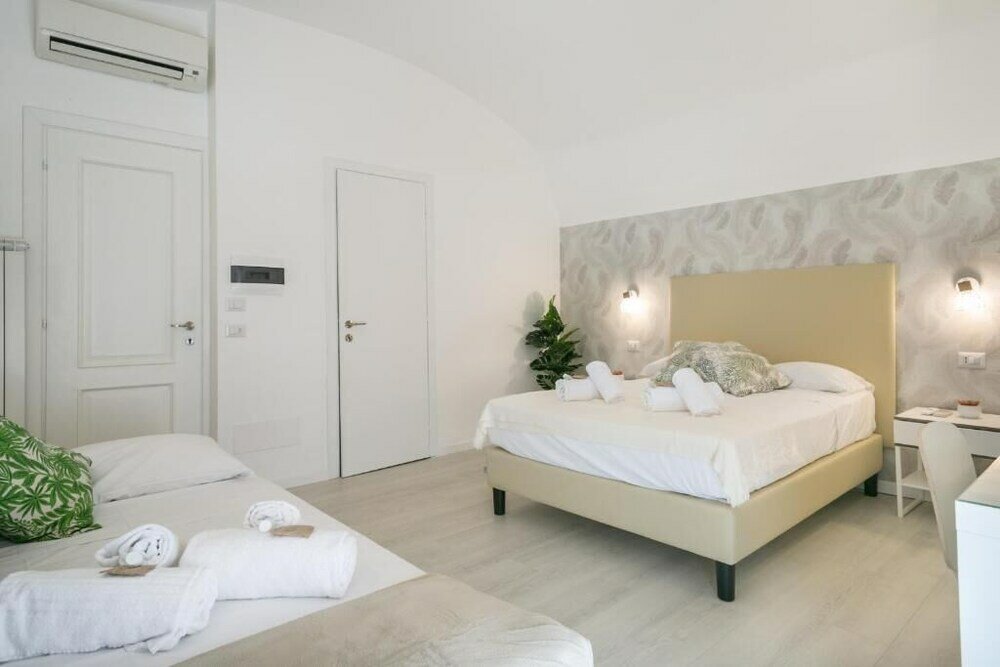 Фото White Candia Guesthouse