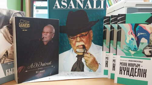 Үлкен кеудесі бар қызыл шашты әйелдің порно видеосы