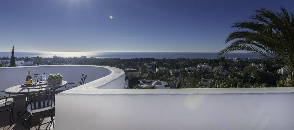 Фото Spacious Villa With Impressive Views