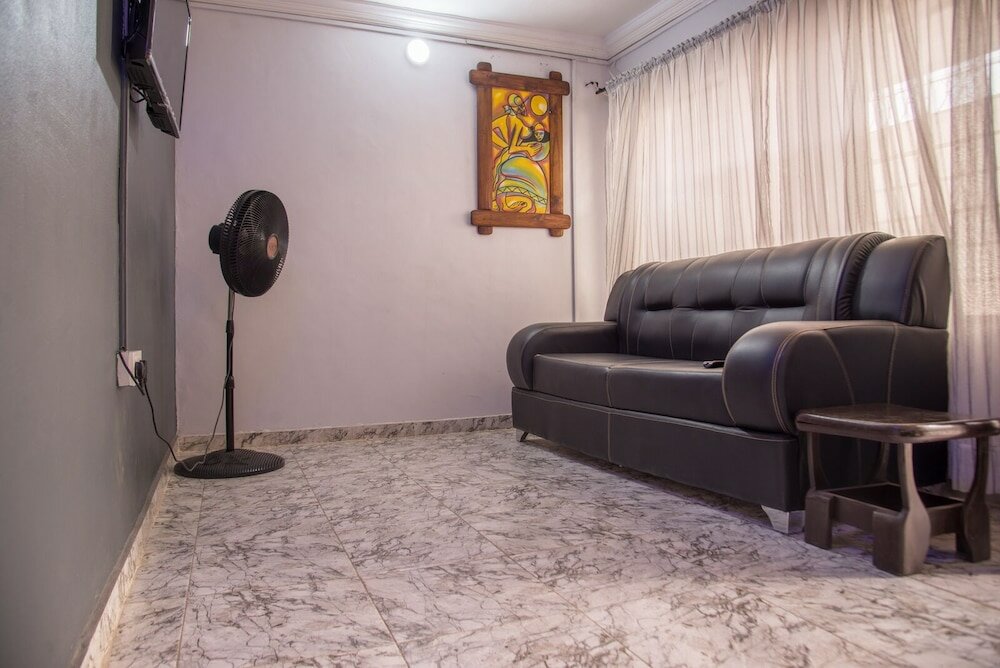 Фото Houseproud Serviced Apartments